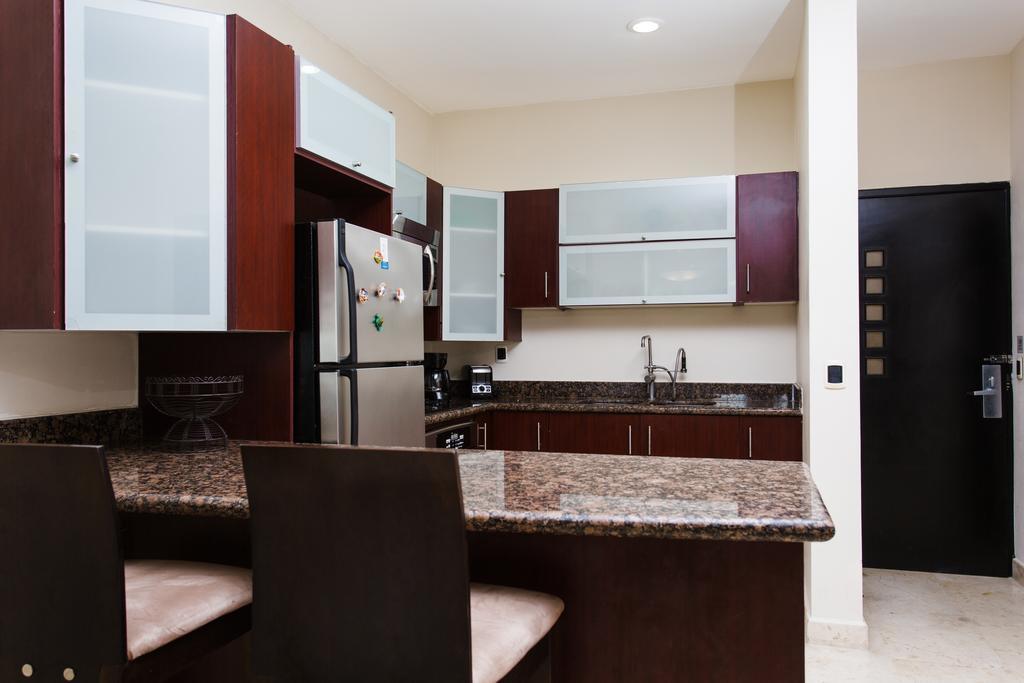 Oceanfront El Faro Surf 302 Apartment Плая дел Кармен Екстериор снимка