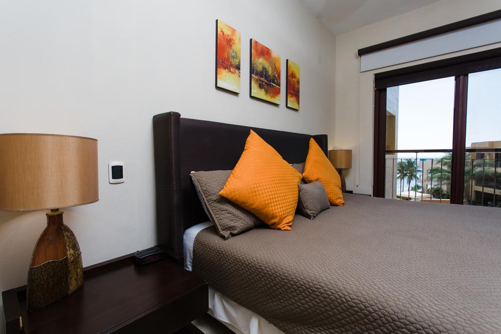 Oceanfront El Faro Surf 302 Apartment Плая дел Кармен Екстериор снимка
